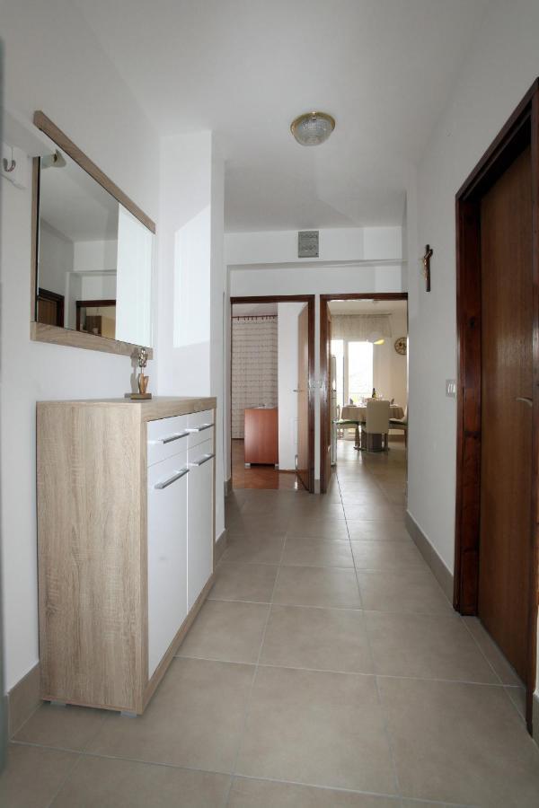 Madona Appartement Pag Town